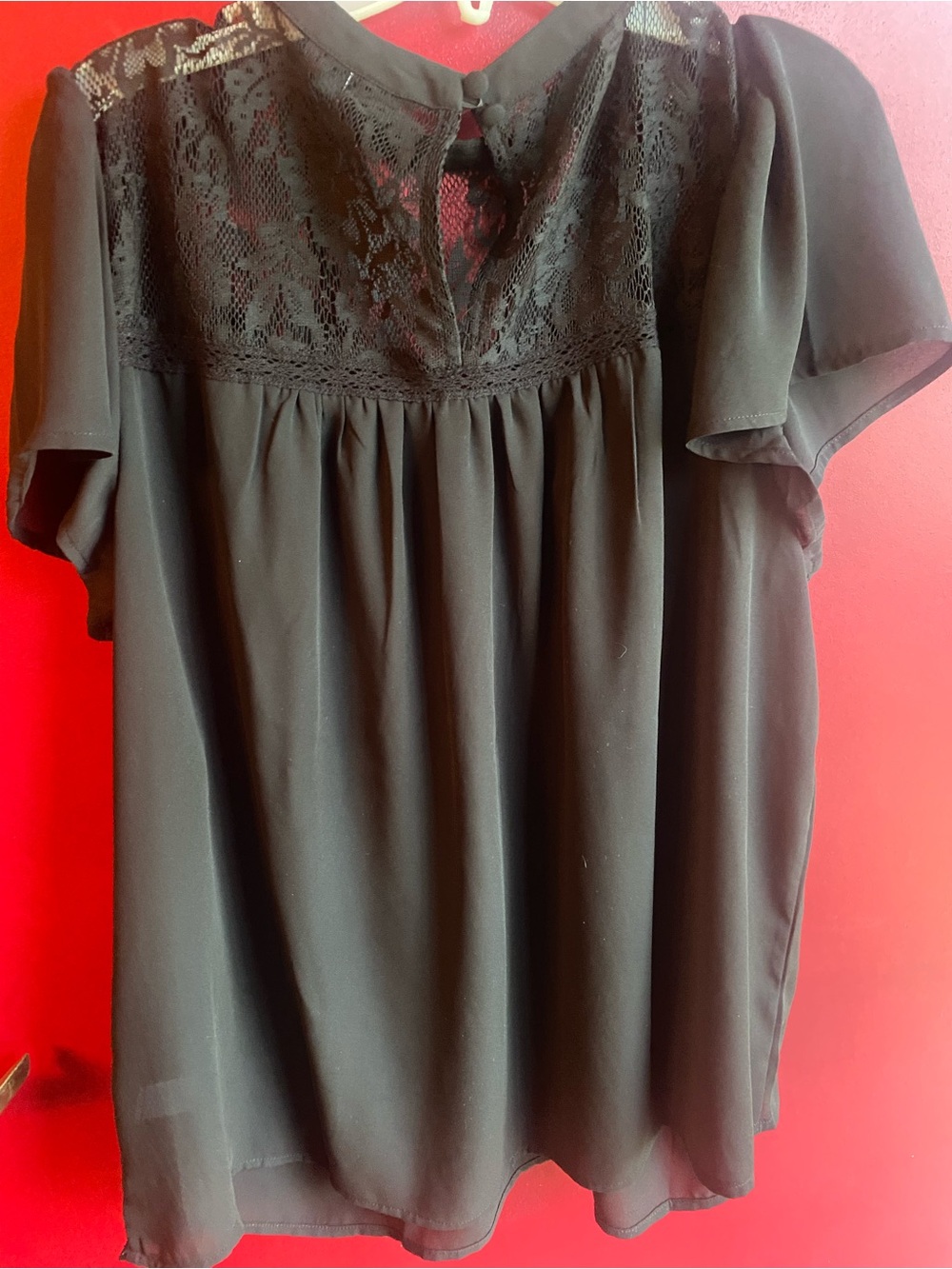 Very lightweight Torrid Lace Yoke Flutter Sleeve Blouse Black OX - Picture 2 of 3